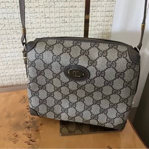 Authentic beautiful vintage Gucci Crossbody bag